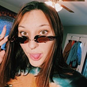 Meet your Posher, Mia